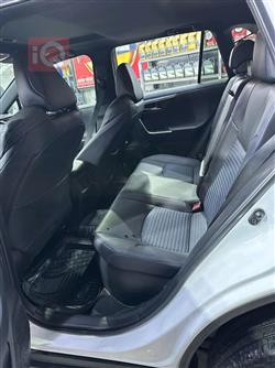 تۆیۆتا ڕاڤ 4